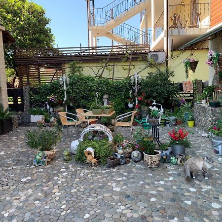 Guest House Aphyn Leto Gagra Exterior foto